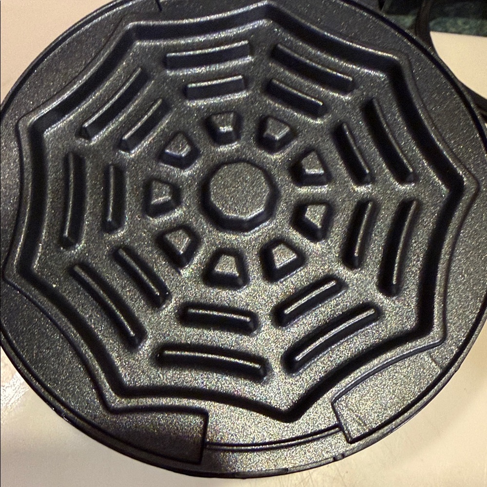 Dash spiderweb Mini Wafflemaker - Picture 7 of 8